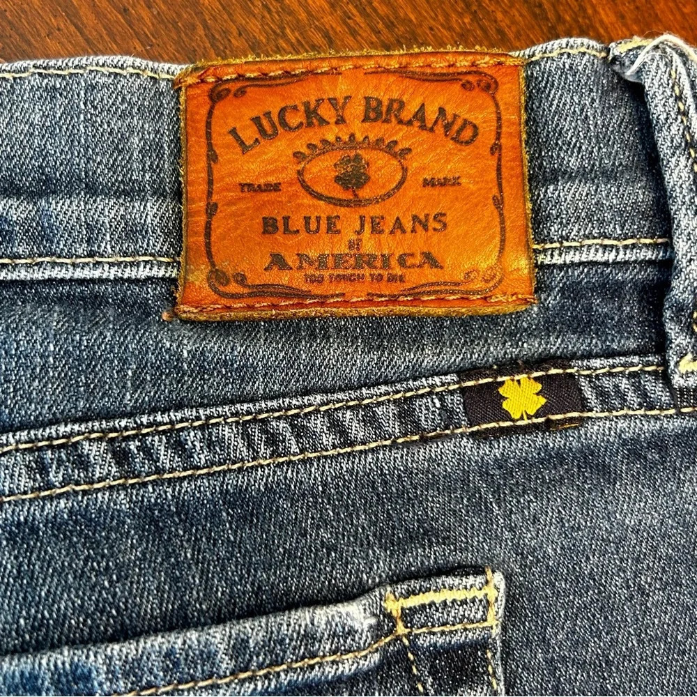 Lucky Brand Sweet and Low Boot Cut Women’s Size 8/29 Dark Blue Wash Jean - Picture 10 of 15